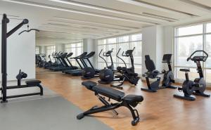The fitness centre and/or fitness facilities at Staybridge Suites - Doha Lusail by IHG