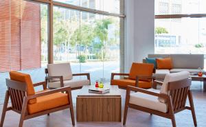 A seating area at Staybridge Suites - Doha Lusail by IHG