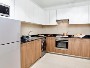 A kitchen or kitchenette at Staybridge Suites - Doha Lusail by IHG