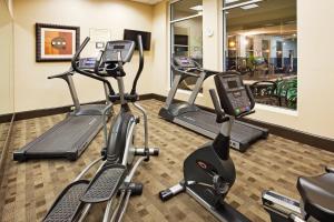 Gimnasio o instalaciones de fitness de Holiday Inn Hotel & Suites Beaufort at Highway 21, an IHG Hotel