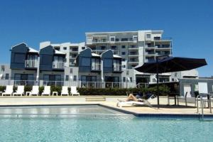 Gallery image of Perth Ascot Sub Penthouse Spectacular 240 degree River and City Views , in Perth