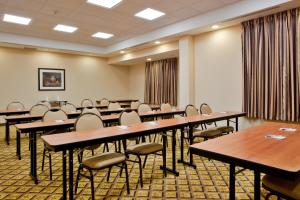 אזור העסקים ו/או חדר הישיבות ב-Candlewood Suites Norfolk Airport, an IHG Hotel