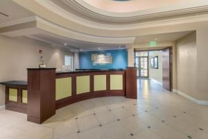 a lobby with a bar in a building at Holiday Inn Club Vacations Sunset Cove Resort in Marco Island