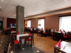 Restaurace v ubytování Hotel Otoliński