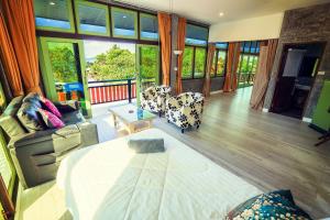 Gallery image of Tonmai Suites in Ko Lanta