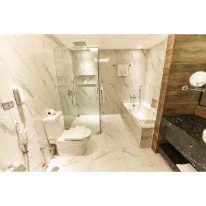 A bathroom at Summit Hotel Tacloban