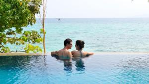 入住Phi Phi Holiday Resort, Leam Tong Beach的客人