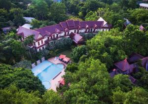 Bazén v ubytování Phuwanalee Resort nebo v jeho okolí