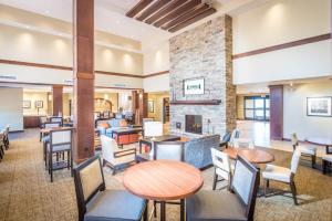 Staybridge Suites Sacramento-Folsom, an IHG Hotel 레스토랑 또는 맛집