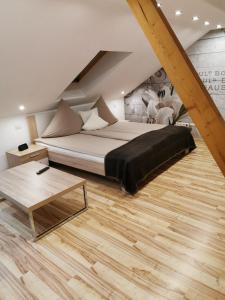 Postel nebo postele na pokoji v ubytování Apartmenthaus Wertheim + 37 fotografií