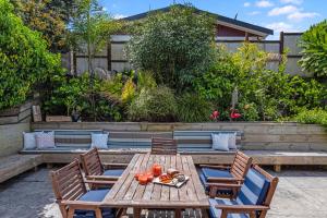 Gallery image of Bach Relax - Mt Maunganui Holiday Home in Mount Maunganui