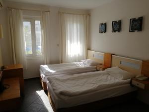 Postel nebo postele na pokoji v ubytování Serhan Hotel