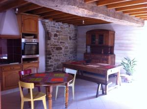 Kuchyň nebo kuchyňský kout v ubytování Au Beau Gîte