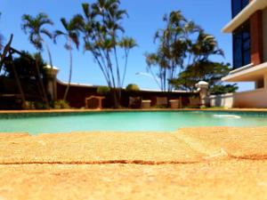 einem Pool vor einem Gebäude in der Unterkunft Andaluz Boutique Hotel in Durban