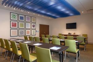 Foto da galeria de Holiday Inn Express & Suites - Tulsa Downtown - Arts District, an IHG Hotel em Tulsa