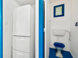 Koupelna v ubytování Wharewaka Bach - Lake Taupo Holiday Home + 22 fotografií