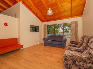 Кът за сядане в Whangamata Wonder - Whangamata Holiday Home