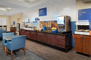 a cafe with a counter and aasteryasteryasteryasteryasteryasteryasteryasteryastery at Holiday Inn Express Uvalde by IHG in Uvalde