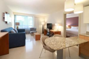 Posezení v ubytování Staybridge Suites Guadalajara Expo by IHG