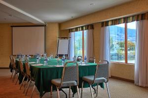 Konferenční prostory v ubytování Holiday Inn Hotel & Suites Osoyoos by IHG