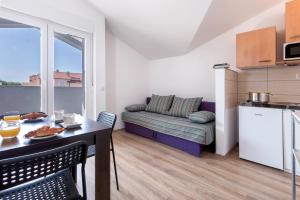 Kuchyň nebo kuchyňský kout v ubytování Apartments Jakoplić