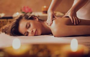 a woman getting a massage in a hot tub at Chambre d'hôte La Bacotterie in Bois-le-Roi