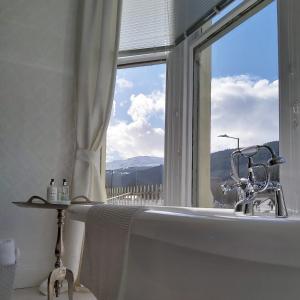 Gallery image of The Ben Sheann in Strathyre +37 photos