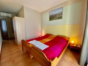 Postel nebo postele na pokoji v ubytování The Green Guest House