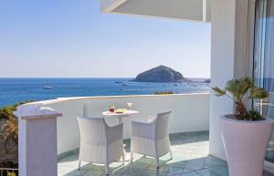 a balcony with a table and chairs and the ocean at Hotel San Giorgio Terme in Ischia