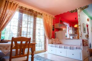 a bedroom with red walls and a bed and a window at Bydleni u Babicky in Bratronice