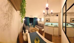 ครัวหรือมุมครัวของ Appartement Prestige résidence Pierre & Vacances Golfe de Saint Tropez