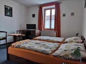 Posteľ alebo postele v izbe v ubytovaní Penzion Pod Zámkem
