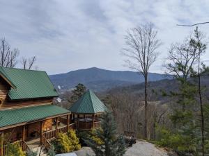 Luvin Logs Lodge Cabin