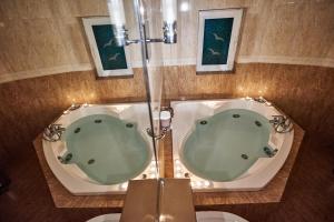 Koupelna v ubytování Exis Hotel