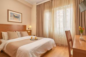 Postel nebo postele na pokoji v ubytování Athos Hotel