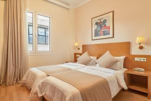 Postel nebo postele na pokoji v ubytování Athos Hotel