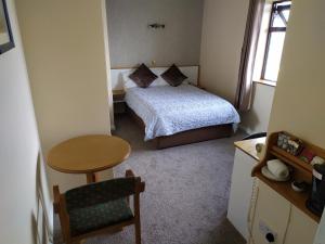 a bedroom with a bed and a desk at Tigh Fitz Bed & Breakfast in Inis Mor
