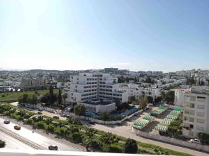 an aerial view of a city with white buildings at Appartement Manzah 6 in Ariana