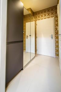 Fotografie z fotogalerie ubytování Bourgeois Apartment in Cultural Heritage Building by Ruterra v Praze