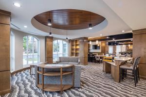 Η κουζίνα ή μικρή κουζίνα στο Staybridge Suites Montgomery - Downtown by IHG