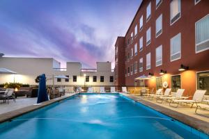 Πισίνα στο ή κοντά στο Staybridge Suites Montgomery - Downtown by IHG