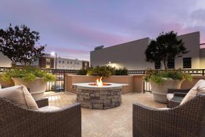 Χώρος καθιστικού στο Staybridge Suites Montgomery - Downtown by IHG