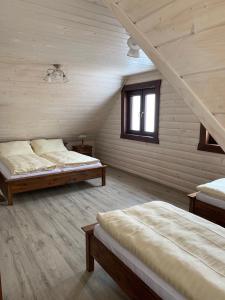 Tempat tidur dalam kamar di Roháčske zruby 2,3,4
