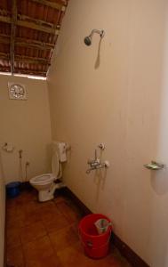 Palmco Beach Huts tesisinde bir banyo