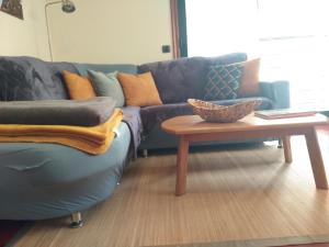 Część wypoczynkowa w obiekcie Apartamento completo con parking privado y WiFi en San Roque