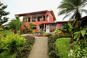 Photo de la galerie de l'établissement Toucan Lane Hotel and Restaurant, à Nuevo Arenal