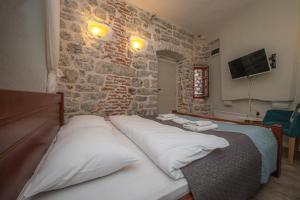Postel nebo postele na pokoji v ubytování Antika Guesthouse