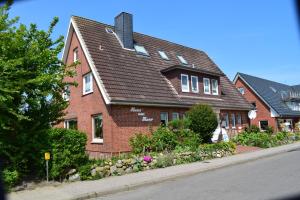 a brown brick house with a brown roof at Hotel Haus am Meer in Büsum
