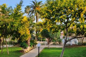 Foto dalla galleria di Appartamento vista splendida Residence du Golf a Golfe-Juan