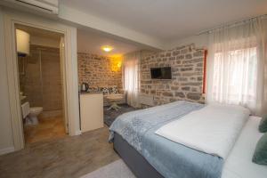 Postel nebo postele na pokoji v ubytování Antika Guesthouse